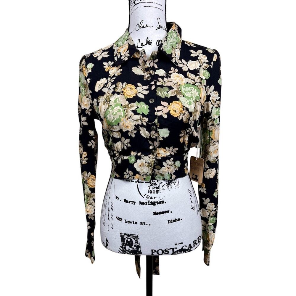 Cotton Candy black floral cropped blouse collared button-down long sleeves sizeS